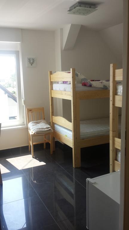 מריבור Monaco Rooms חדר תמונה